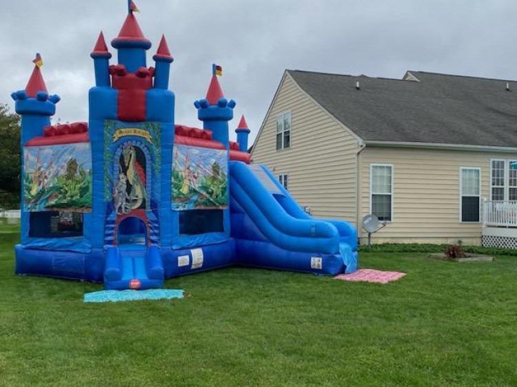 Bounce Houses & Combos